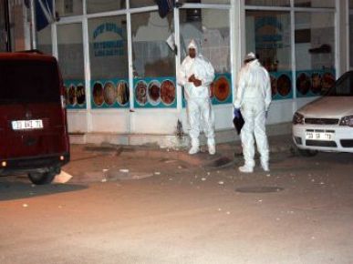 Mersin’de iş yeri önüne bırakılan bomba patladı