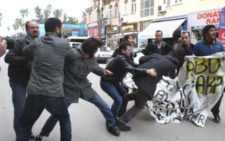 Mersin'de Patrıot Protestosuna Polis Müdahalesi