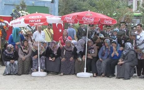 Şehit babasından 'şemsiye' olayına tepki